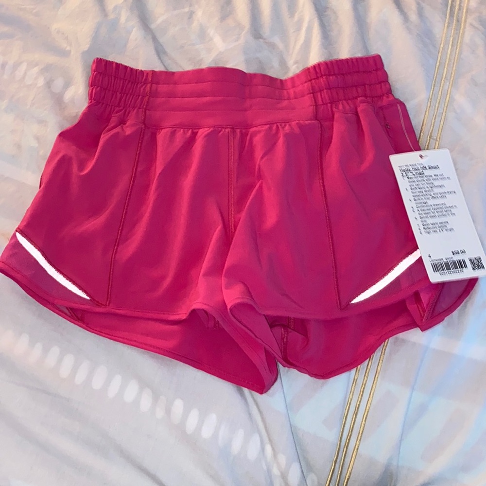NWT lululemon sonic pink hotty hot HR shorts 2.5 lined size 4